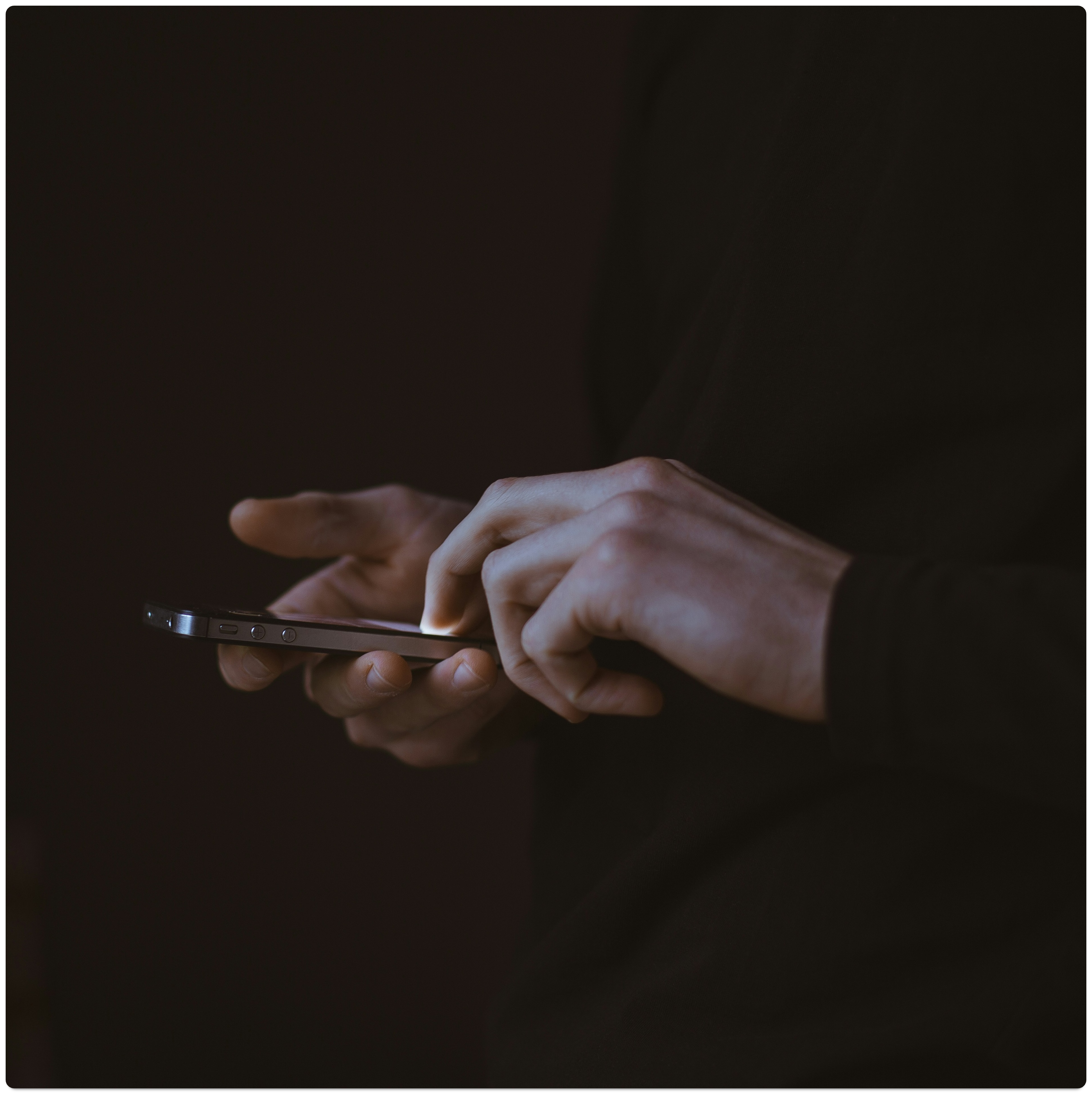 gilles-lambert-pb_lF8VWaPU-unsplash (1)